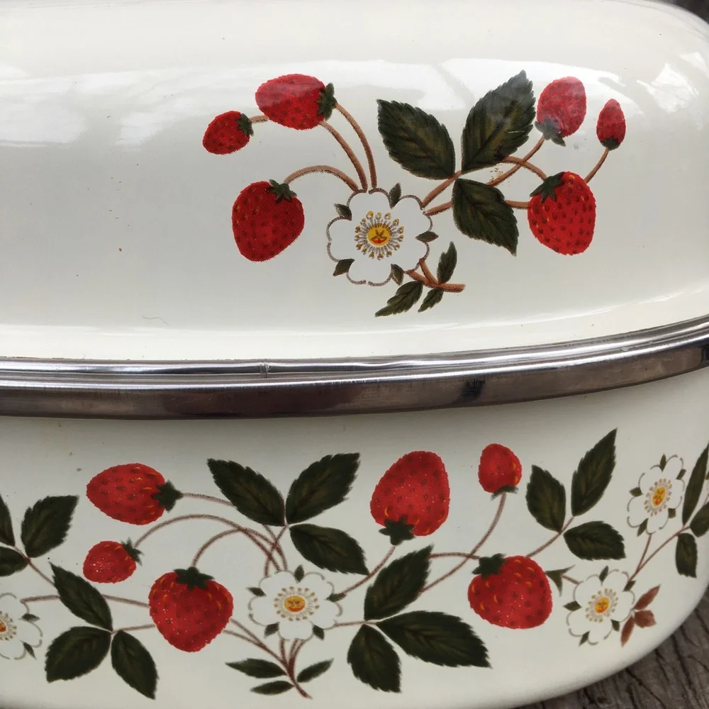 Vintage roast pan strawberry pattern - Picture 3 of 6